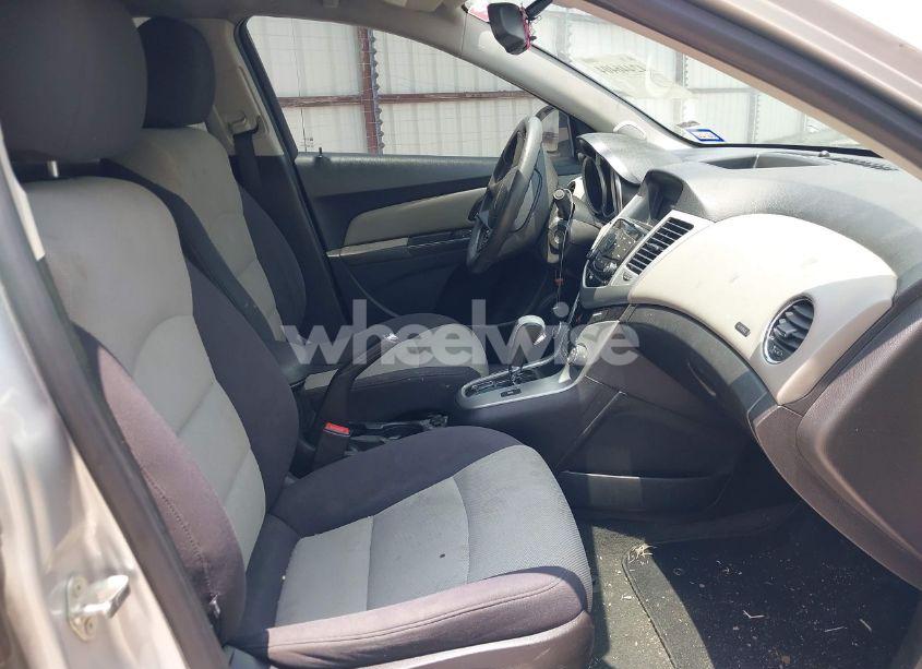 Photo 5 of 2014 Chevrolet Cruze LS AUTO (VIN 1G1PA5SHXE7190358)