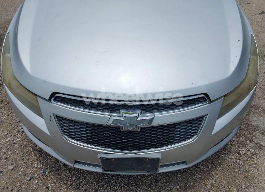 Photo 6 of 2014 Chevrolet Cruze LS AUTO (VIN 1G1PA5SHXE7190358)