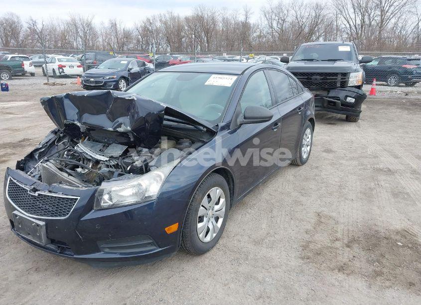 Photo 2 of 2014 Chevrolet Cruze LS AUTO (VIN 1G1PA5SHXE7210933)