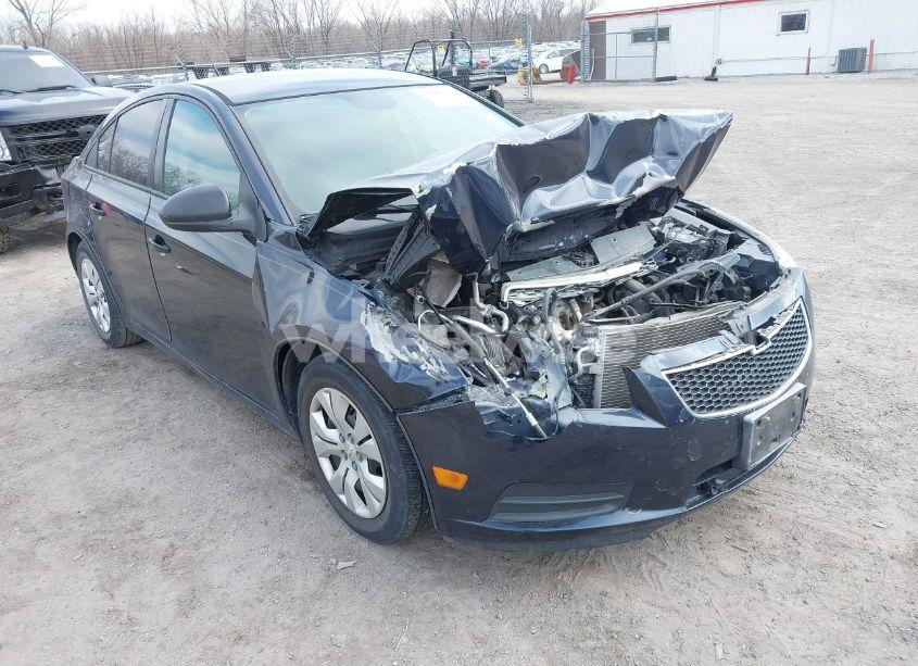 Photo 6 of 2014 Chevrolet Cruze LS AUTO (VIN 1G1PA5SHXE7210933)
