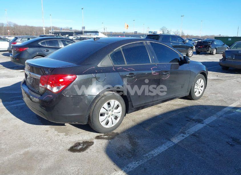 Photo 4 of 2014 Chevrolet Cruze LS AUTO (VIN 1G1PA5SHXE7231703)
