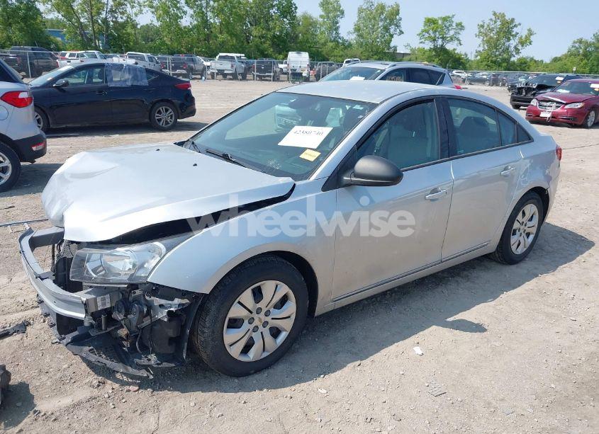 Photo 2 of 2014 Chevrolet Cruze LS AUTO (VIN 1G1PA5SHXE7257475)