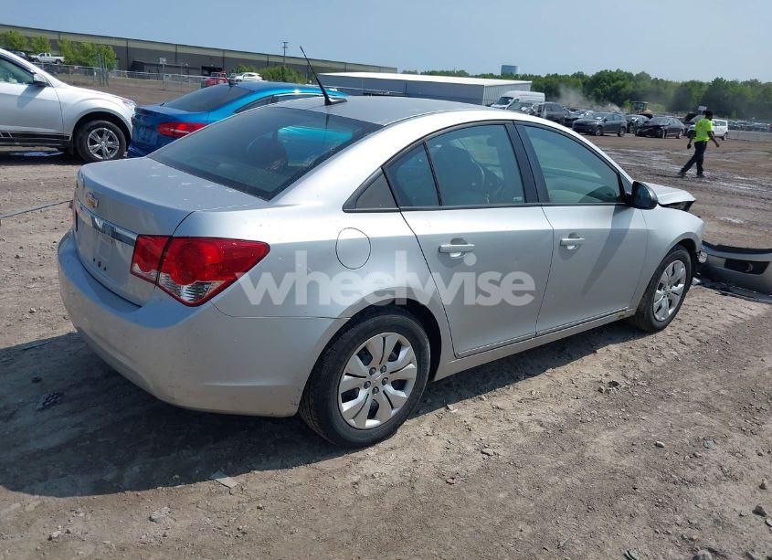 Photo 4 of 2014 Chevrolet Cruze LS AUTO (VIN 1G1PA5SHXE7257475)