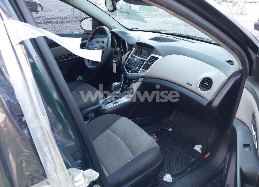 Photo 5 of 2014 Chevrolet Cruze LS (VIN 1G1PA5SHXE7282148)