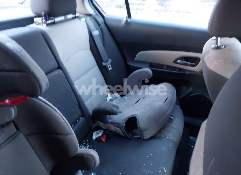 Photo 8 of 2014 Chevrolet Cruze LS (VIN 1G1PA5SHXE7282148)