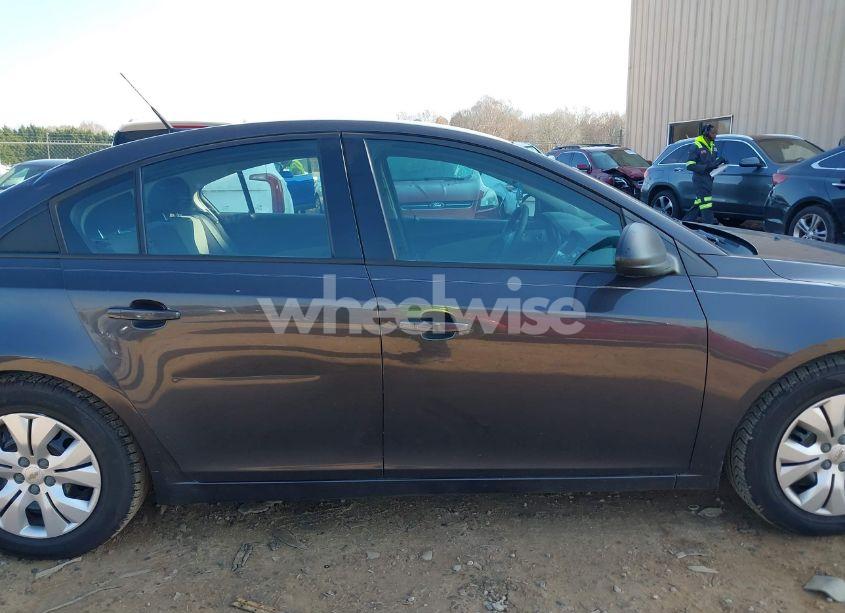 Photo 13 of 2014 Chevrolet Cruze LS AUTO (VIN 1G1PA5SHXE7336368)