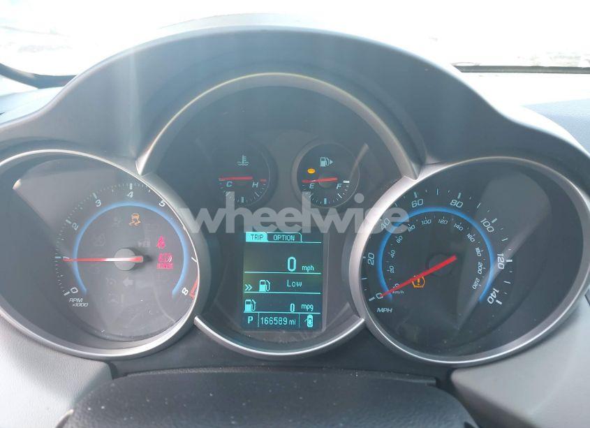 Photo 7 of 2015 Chevrolet Cruze LS AUTO (VIN 1G1PA5SHXF7195822)