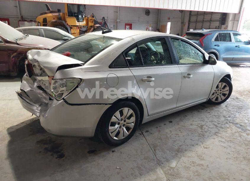 Photo 4 of 2015 Chevrolet Cruze LS AUTO (VIN 1G1PA5SHXF7202798)