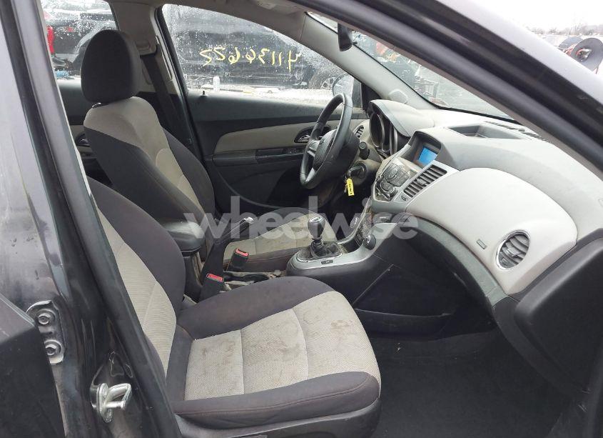 Photo 5 of 2014 Chevrolet Cruze LS MANUAL (VIN 1G1PB5SG8E7213110)