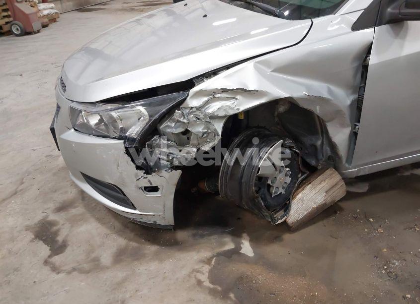 Photo 6 of 2014 Chevrolet Cruze (VIN 1G1PB5SH0E7279305)