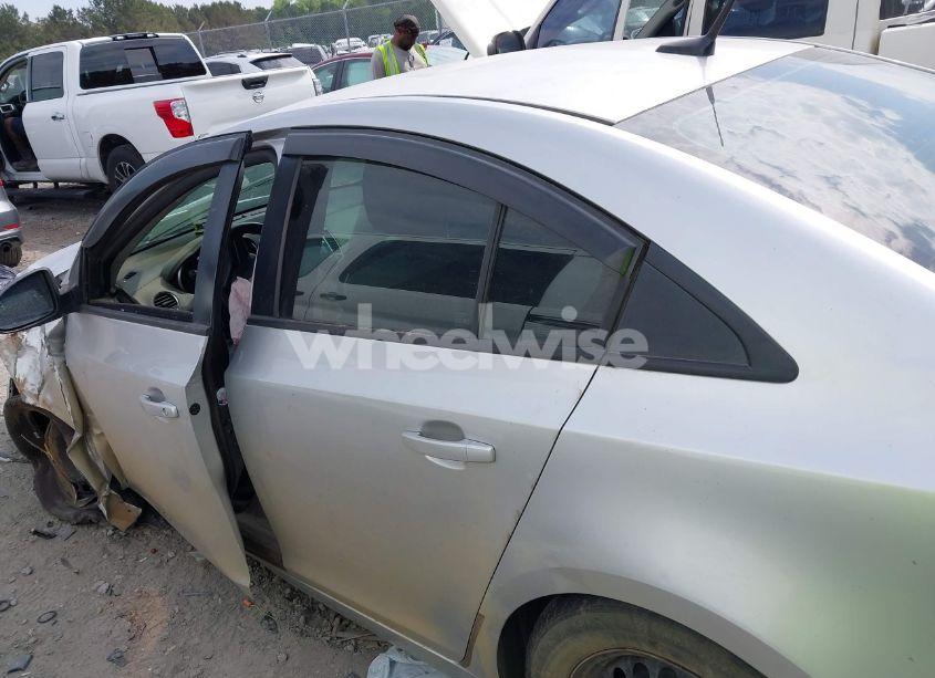 Photo 14 of 2014 Chevrolet Cruze LS MANUAL (VIN 1G1PB5SH9E7182278)