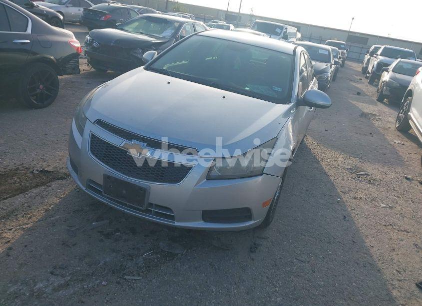 Photo 2 of 2013 Chevrolet Cruze 1LT AUTO (VIN 1G1PC5SB0D7113230)