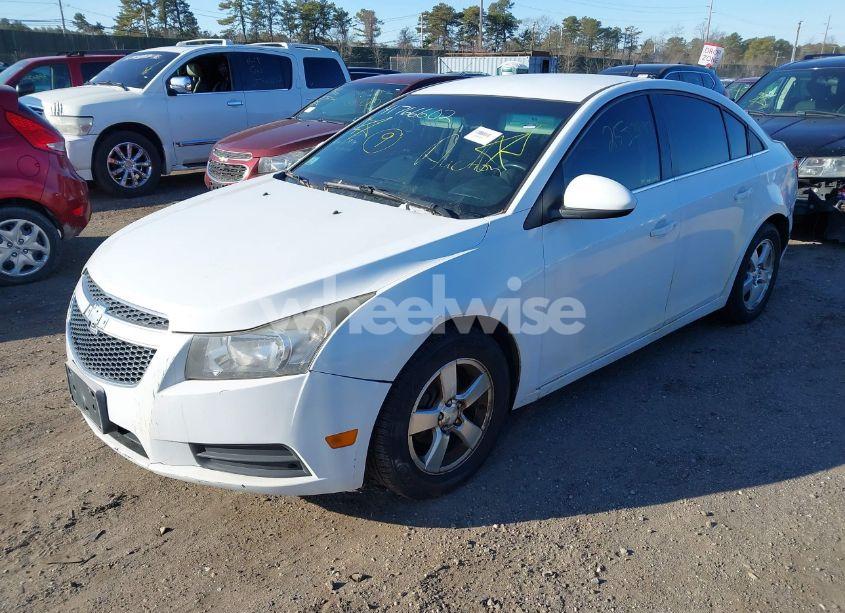 Photo 2 of 2013 Chevrolet Cruze 1LT AUTO (VIN 1G1PC5SB0D7140377)