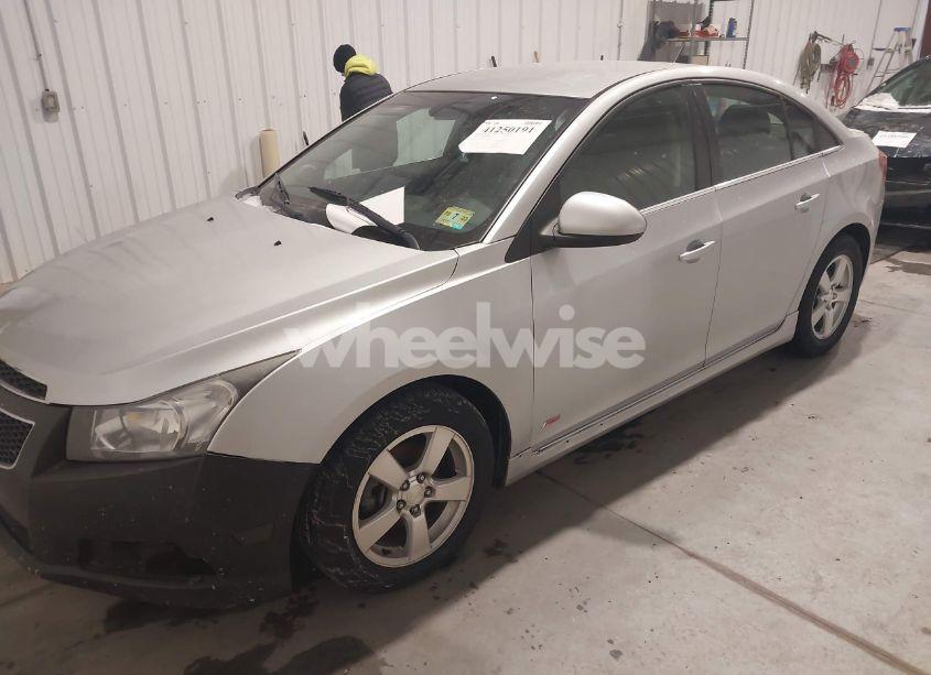 Photo 2 of 2013 Chevrolet Cruze 1LT AUTO (VIN 1G1PC5SB0D7167952)