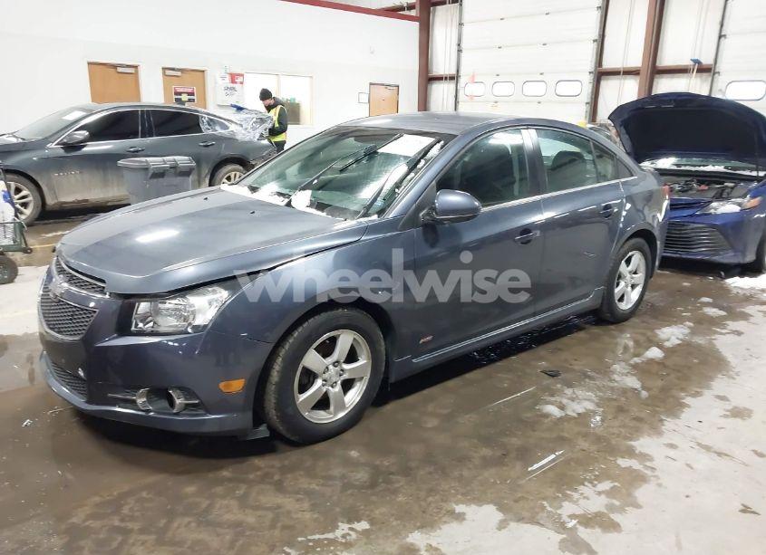 Photo 2 of 2013 Chevrolet Cruze 1LT AUTO (VIN 1G1PC5SB0D7263922)