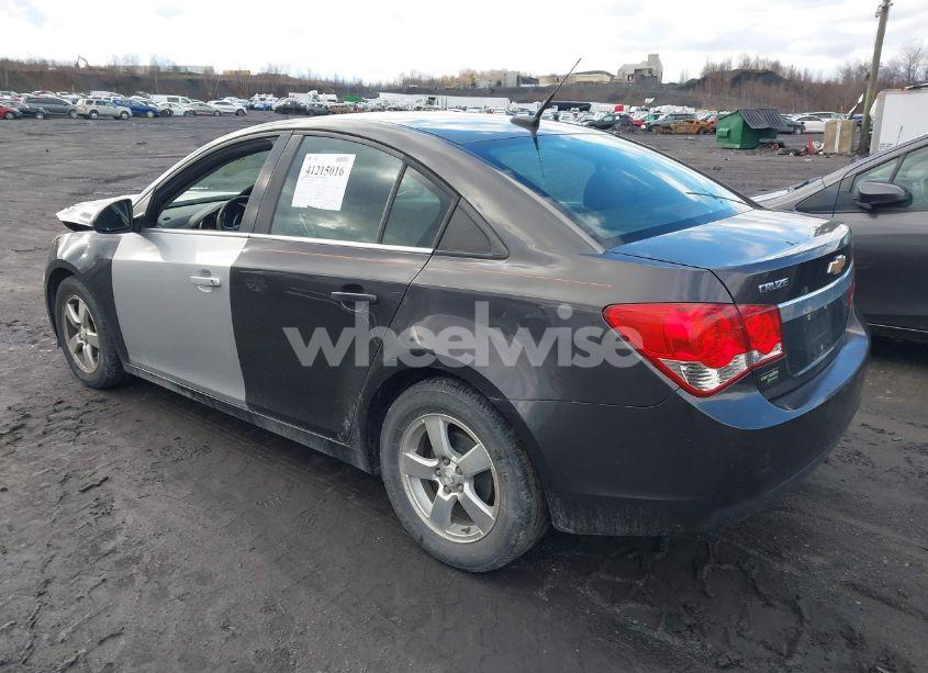 Photo 3 of 2014 Chevrolet Cruze LT (VIN 1G1PC5SB0E7115268)