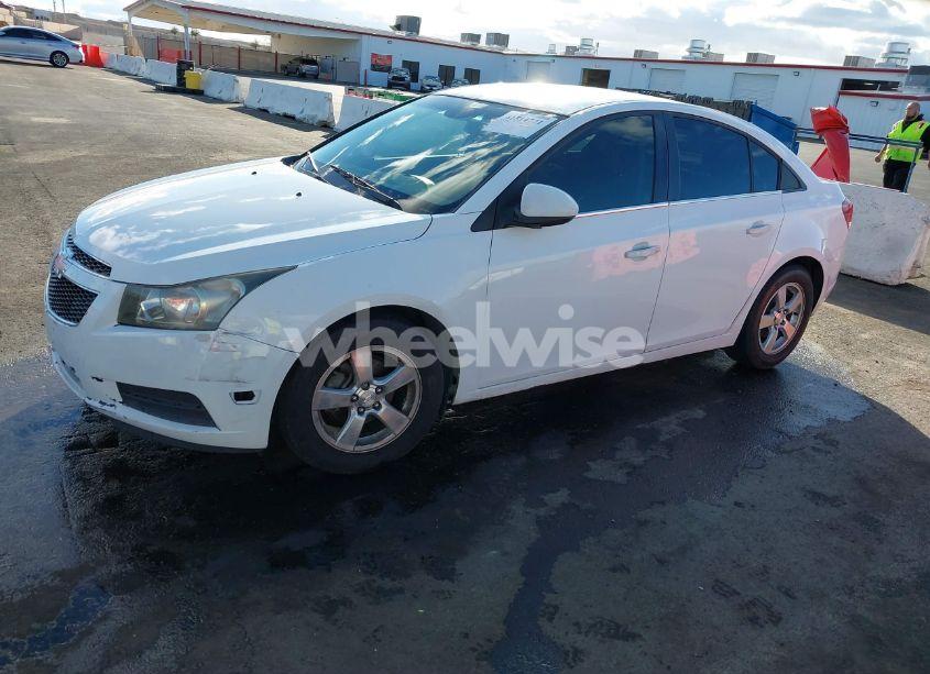 Photo 2 of 2014 Chevrolet Cruze 1LT AUTO (VIN 1G1PC5SB0E7297957)