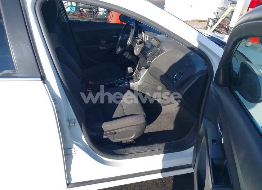 Photo 5 of 2014 Chevrolet Cruze 1LT AUTO (VIN 1G1PC5SB0E7297957)