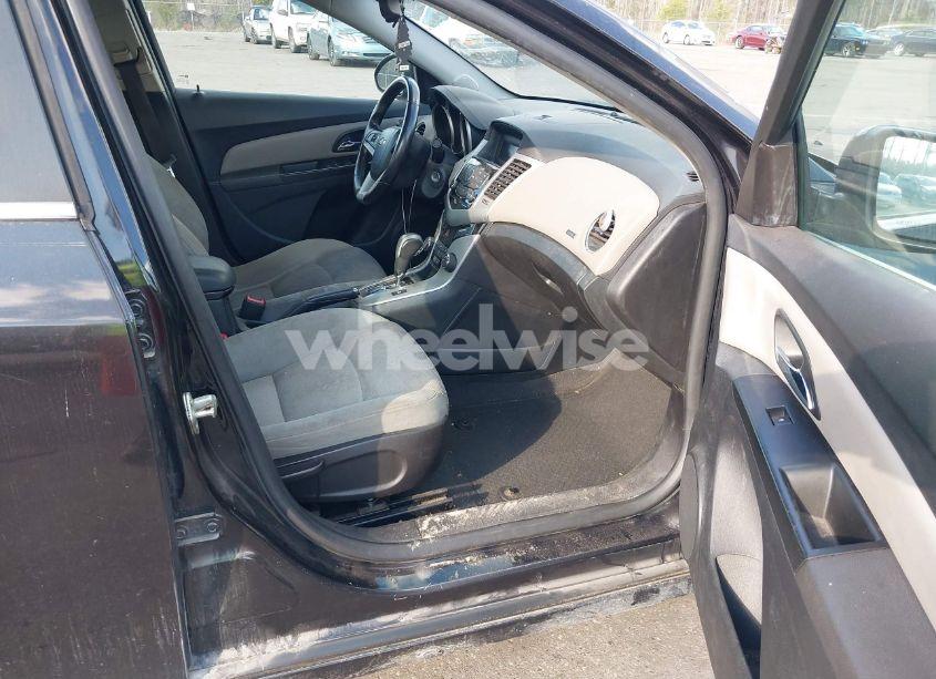 Photo 5 of 2014 Chevrolet Cruze 1LT AUTO (VIN 1G1PC5SB0E7369465)