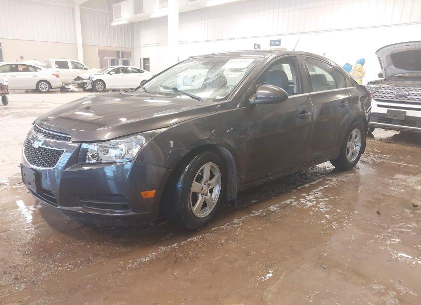 Photo 2 of 2014 Chevrolet Cruze 1LT AUTO (VIN 1G1PC5SB0E7386881)