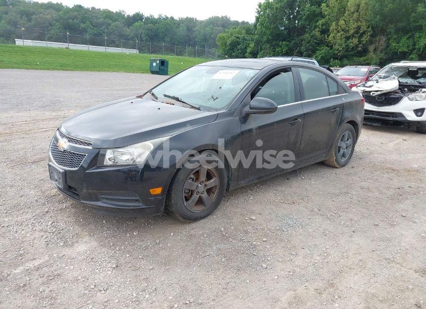 Photo 2 of 2013 Chevrolet Cruze 1LT AUTO (VIN 1G1PC5SB1D7256865)