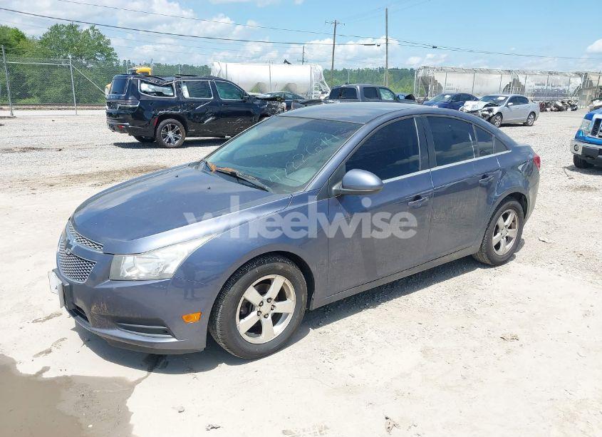 Photo 2 of 2014 Chevrolet Cruze 1LT AUTO (VIN 1G1PC5SB1E7102335)