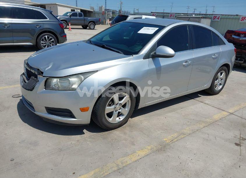 Photo 2 of 2014 Chevrolet Cruze 1LT AUTO (VIN 1G1PC5SB1E7206369)