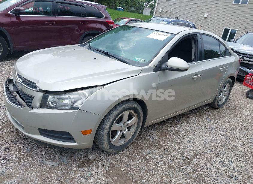 Photo 2 of 2014 Chevrolet Cruze 1LT AUTO (VIN 1G1PC5SB1E7246001)
