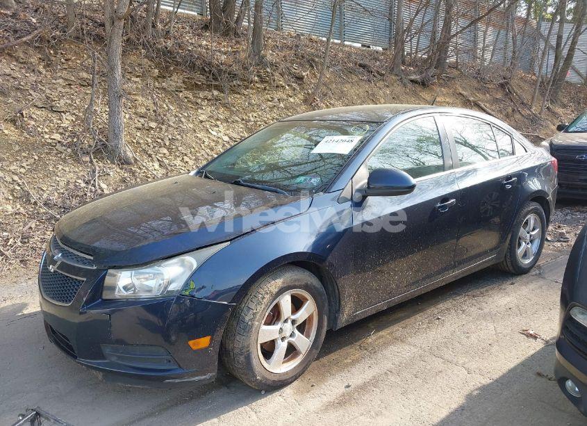 Photo 2 of 2014 Chevrolet Cruze 1LT AUTO (VIN 1G1PC5SB1E7302745)