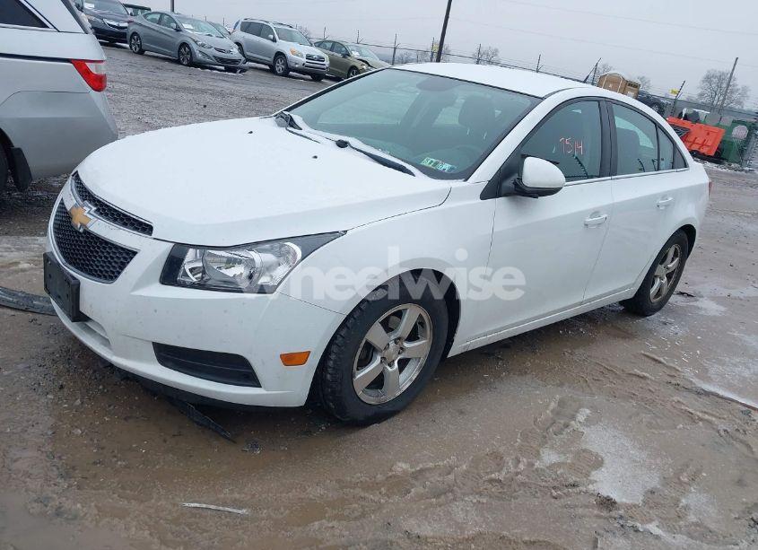 Photo 2 of 2014 Chevrolet Cruze 1LT AUTO (VIN 1G1PC5SB1E7347779)