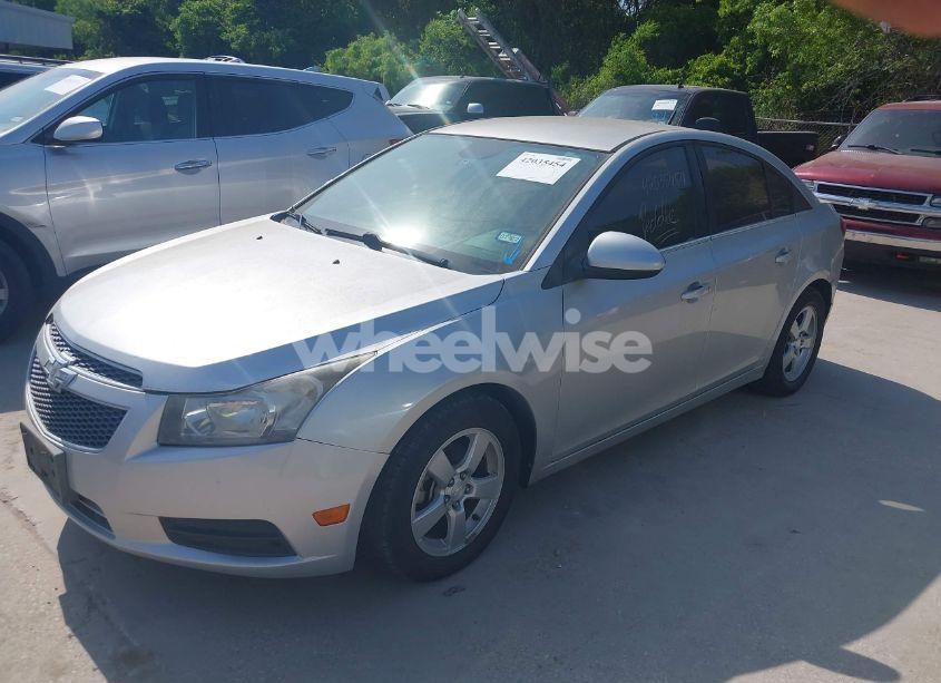 Photo 2 of 2014 Chevrolet Cruze 1LT AUTO (VIN 1G1PC5SB1E7363707)