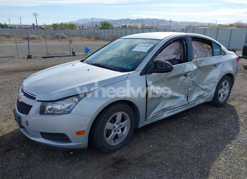 Photo 2 of 2014 Chevrolet Cruze 1LT AUTO (VIN 1G1PC5SB1E7399610)