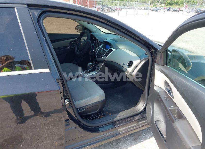 Photo 5 of 2015 Chevrolet Cruze 1LT AUTO (VIN 1G1PC5SB1F7142206)