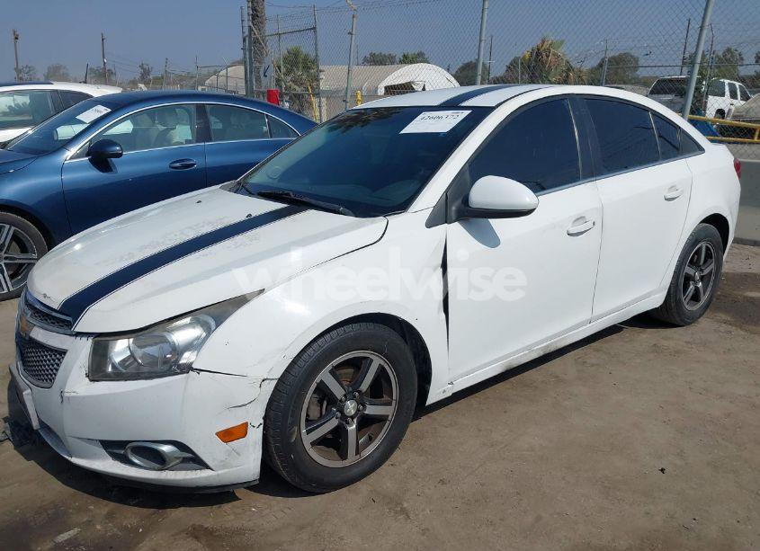 Photo 2 of 2015 Chevrolet Cruze 1LT AUTO (VIN 1G1PC5SB1F7250681)