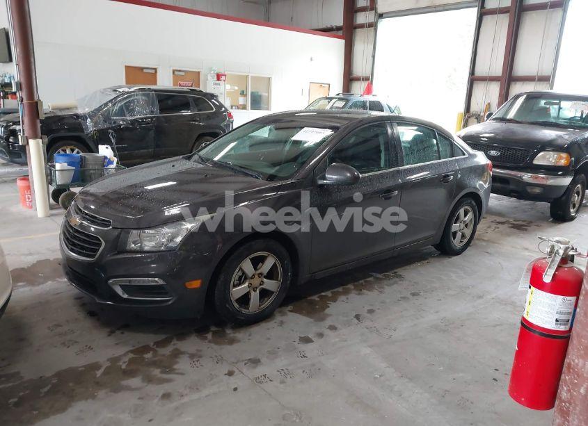Photo 2 of 2015 Chevrolet Cruze 1LT AUTO (VIN 1G1PC5SB1F7251359)