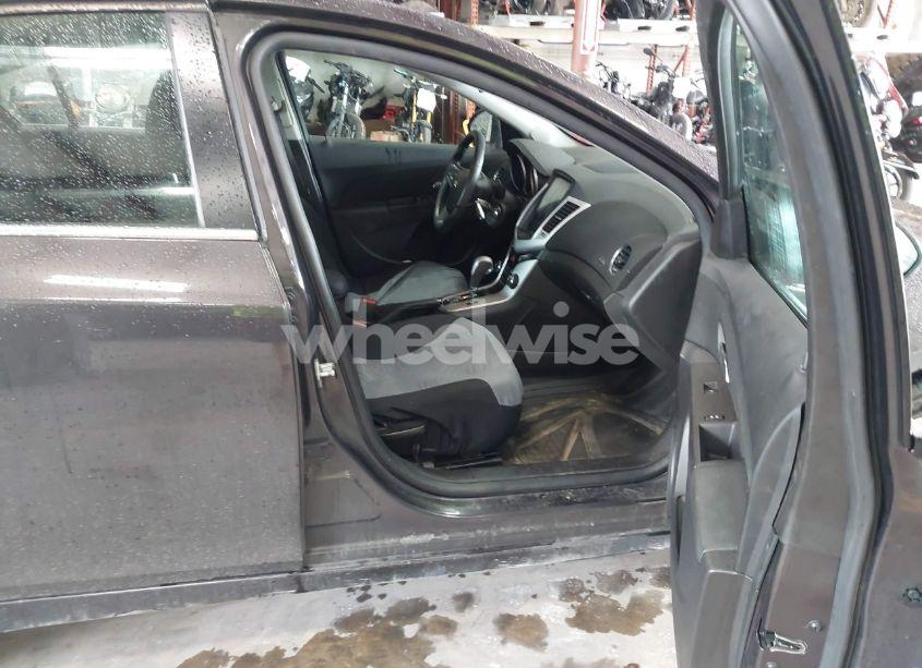 Photo 5 of 2015 Chevrolet Cruze 1LT AUTO (VIN 1G1PC5SB1F7251359)