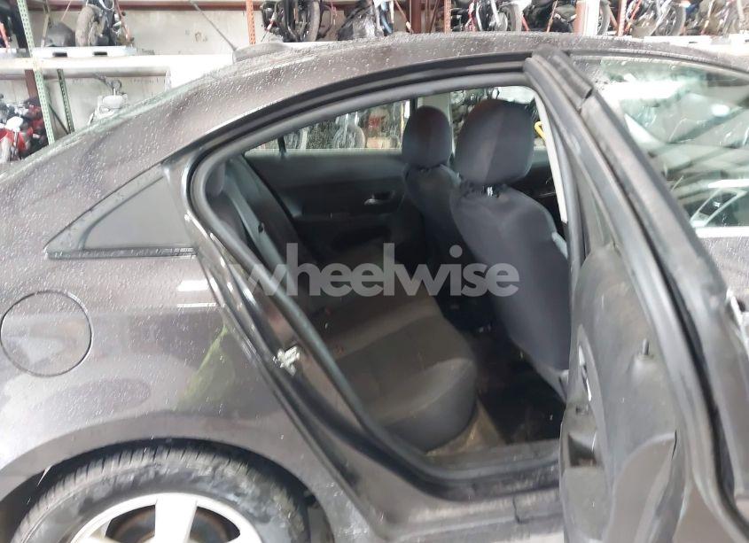 Photo 8 of 2015 Chevrolet Cruze 1LT AUTO (VIN 1G1PC5SB1F7251359)