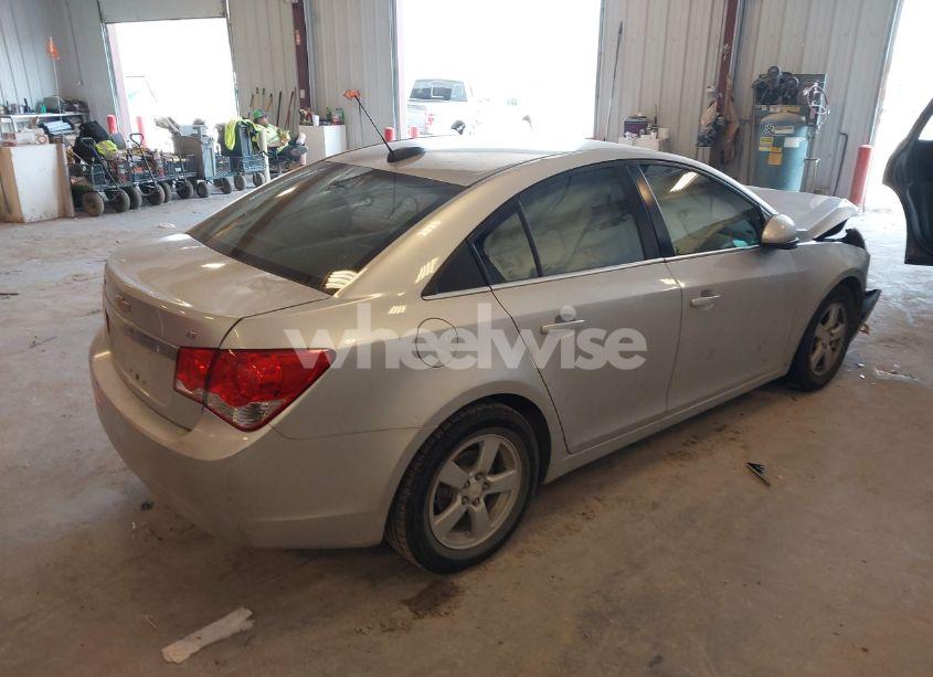 Photo 4 of 2015 Chevrolet Cruze 1LT AUTO (VIN 1G1PC5SB1F7283888)