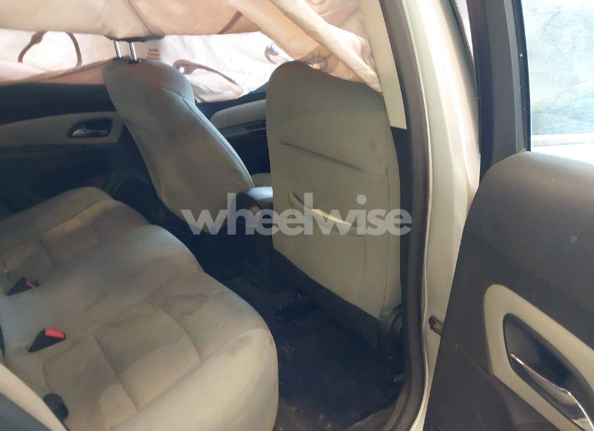 Photo 8 of 2015 Chevrolet Cruze 1LT AUTO (VIN 1G1PC5SB1F7283888)