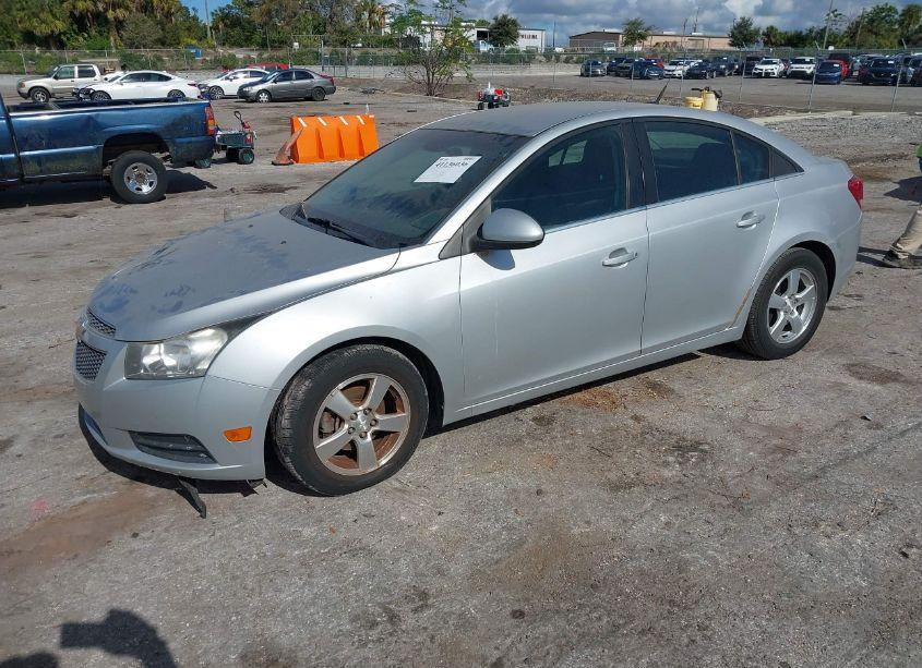 Photo 2 of 2013 Chevrolet Cruze 1LT AUTO (VIN 1G1PC5SB2D7138145)