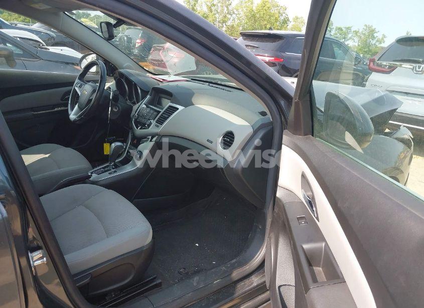 Photo 5 of 2013 Chevrolet Cruze 1LT AUTO (VIN 1G1PC5SB2D7146326)