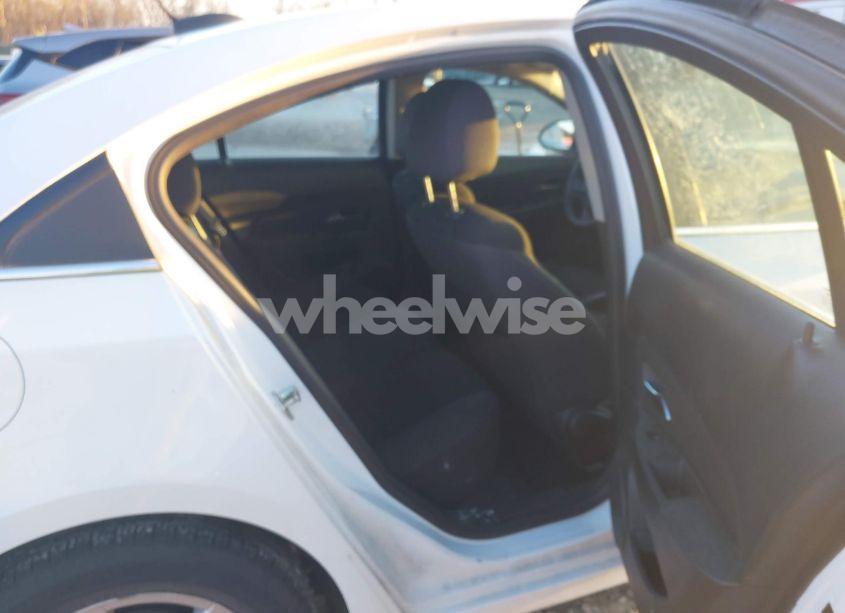 Photo 8 of 2015 Chevrolet Cruze 1LT AUTO (VIN 1G1PC5SB2F7124507)