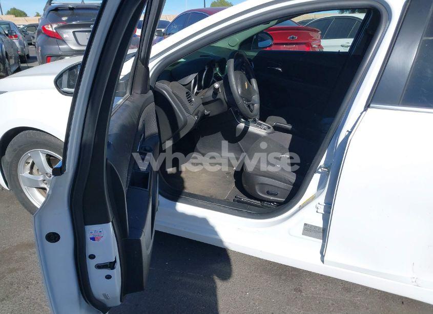 Photo 5 of 2015 Chevrolet Cruze 1LT AUTO (VIN 1G1PC5SB2F7167356)