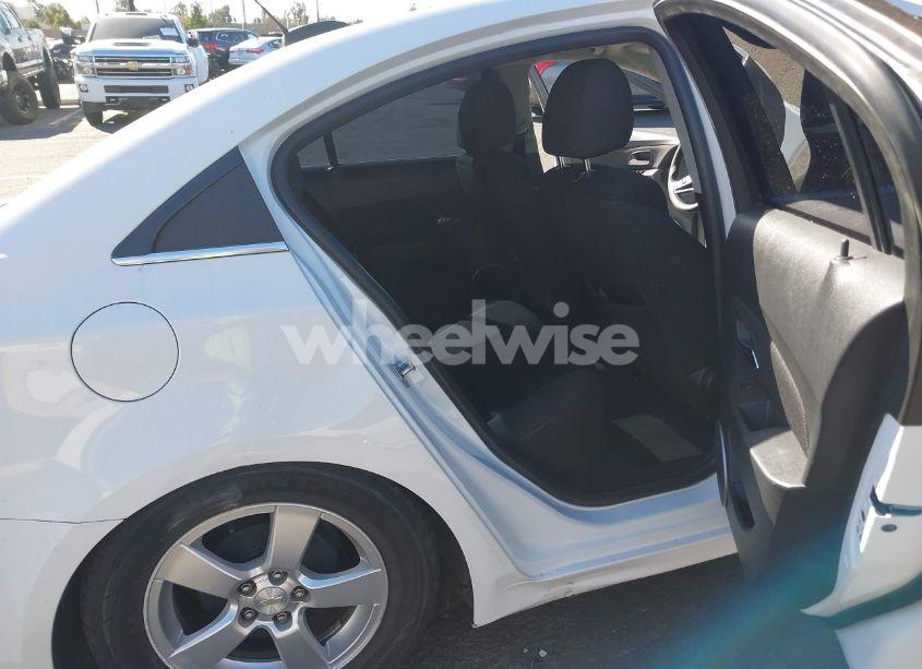 Photo 8 of 2015 Chevrolet Cruze 1LT AUTO (VIN 1G1PC5SB2F7167356)