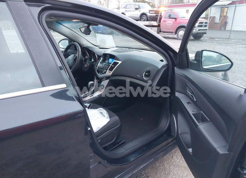Photo 5 of 2015 Chevrolet Cruze 1LT AUTO (VIN 1G1PC5SB2F7278053)