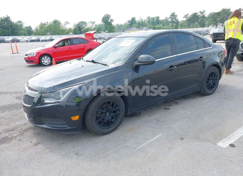 Photo 2 of 2013 Chevrolet Cruze 1LT AUTO (VIN 1G1PC5SB3D7211071)