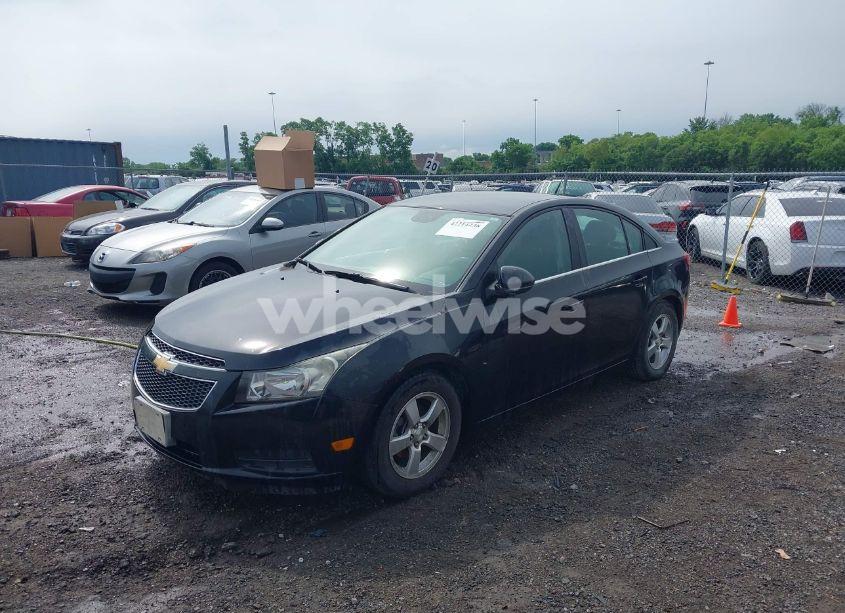 Photo 2 of 2013 Chevrolet Cruze 1LT AUTO (VIN 1G1PC5SB3D7219817)