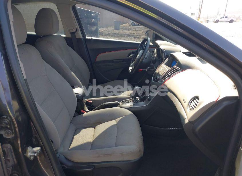 Photo 5 of 2014 Chevrolet Cruze 1LT AUTO (VIN 1G1PC5SB3E7308269)