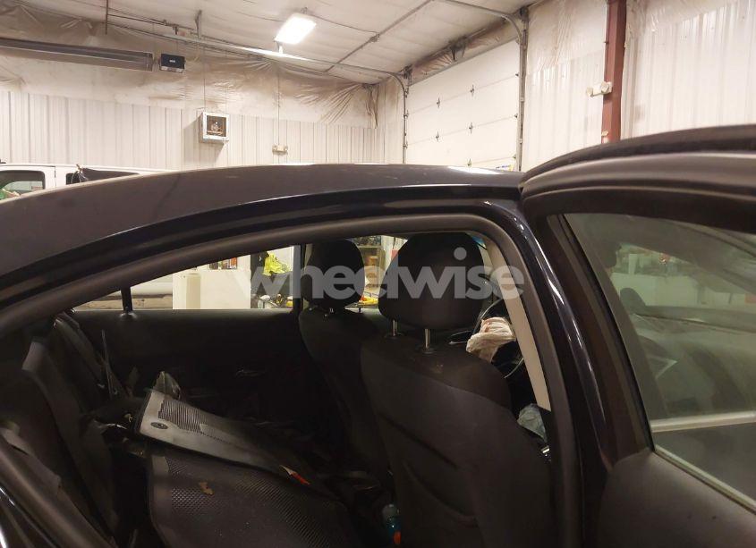 Photo 8 of 2014 Chevrolet Cruze 1LT AUTO (VIN 1G1PC5SB3E7407593)