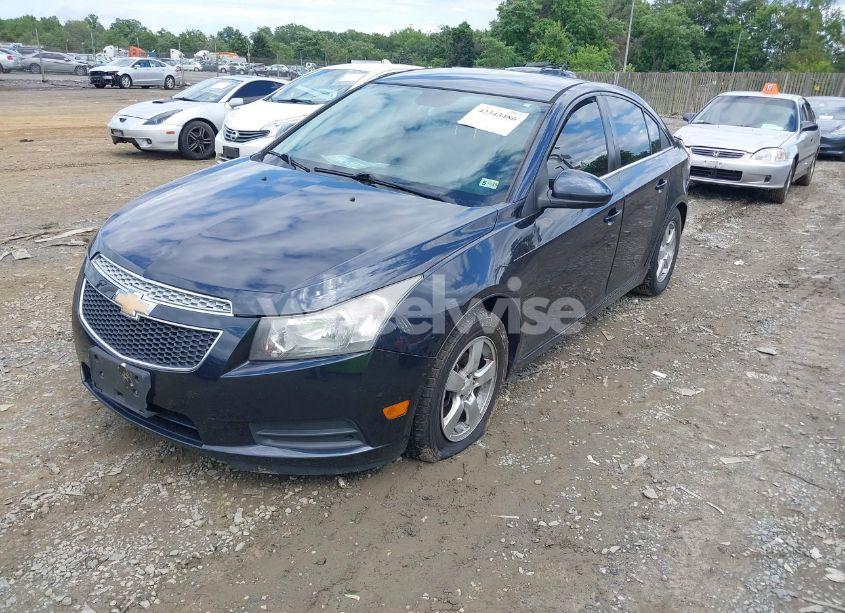 Photo 2 of 2014 Chevrolet Cruze LT (VIN 1G1PC5SB3E7456082)